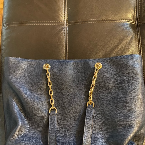 EUC Michael Kors Mercer tote. Like new - Picture 4 of 9